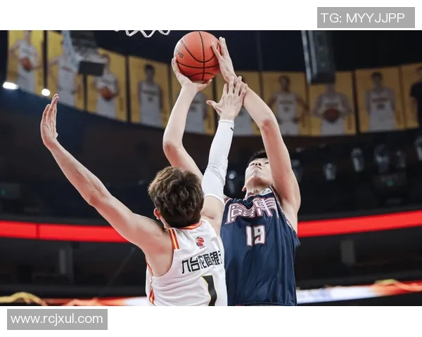 CBA季前赛精彩对决广东队迎战福建队展现球队新阵容与实力较量